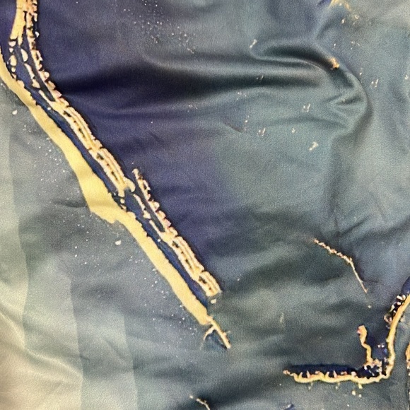 MARBLE PRINT ASYMMETRICAL NECKLINE PRINT TEE - Picture 5 of 5